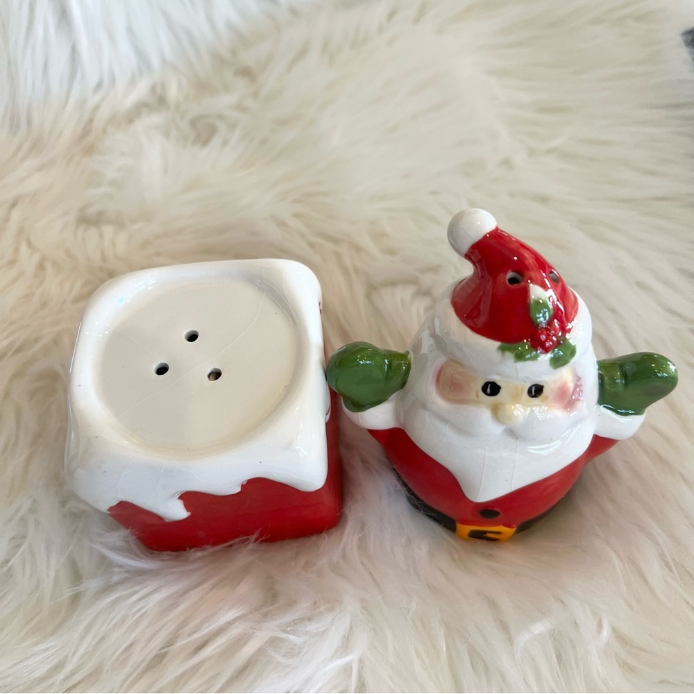 Pfaltzgraff Collectibles Hand-Painted Santa In Chimney Salt & Pepper Set
